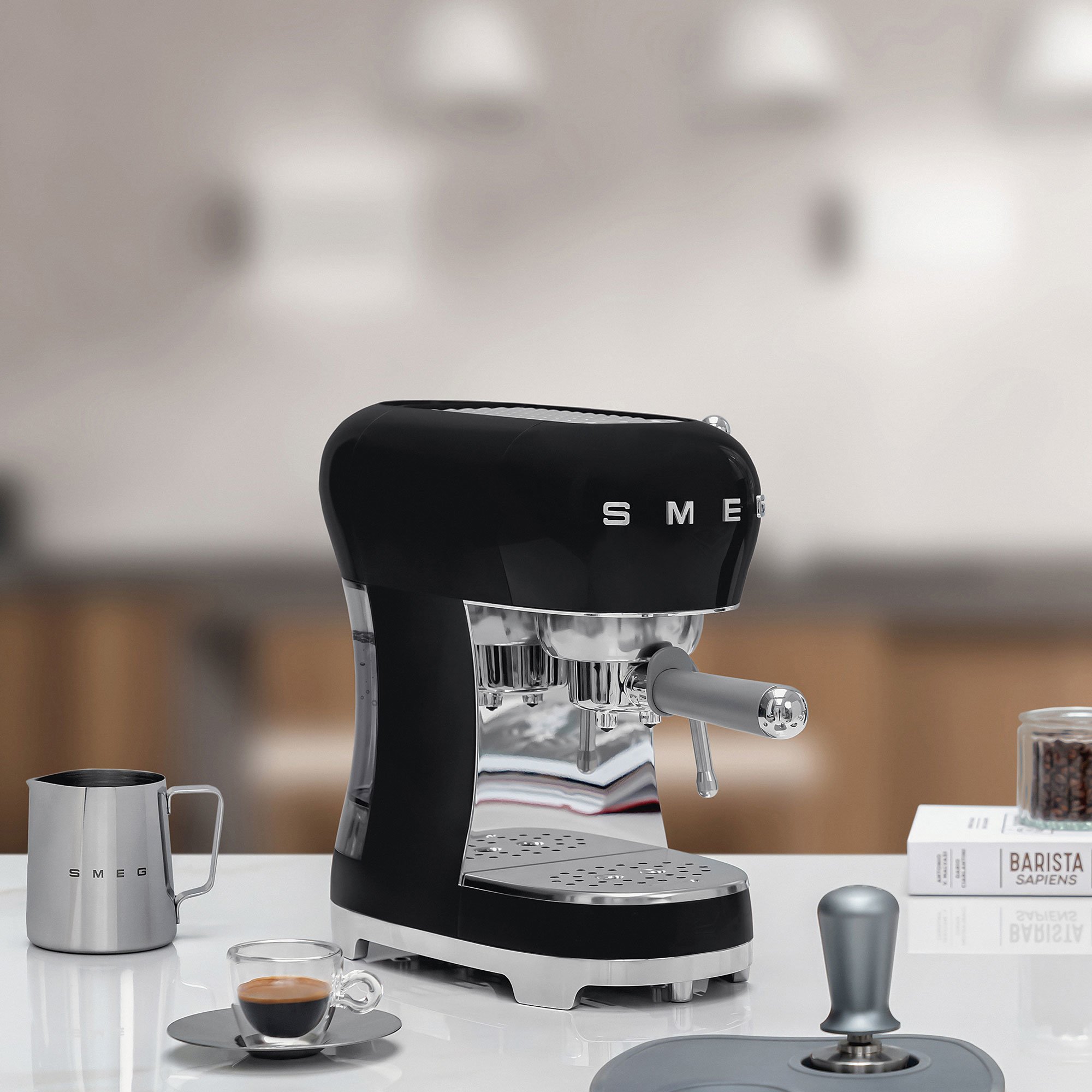 ECF02 Espressomaskine Sort Fra Smeg Gratis Levering