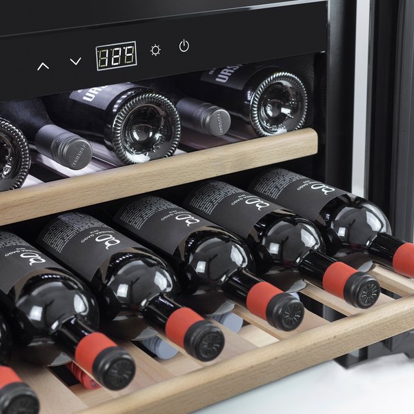 WineSafe 18 vinkjøleskap svart, innebygget