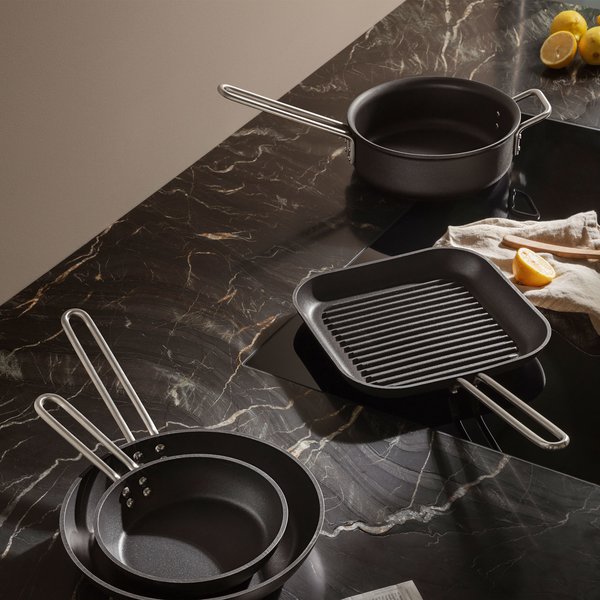 Profesjonell sautépanne med Slip-Let® 24 cm