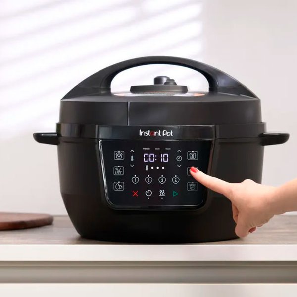 Instant Pot selling 7 in 1 Multi-Cooker