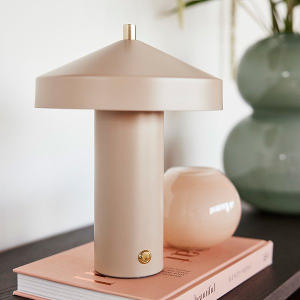 Hatto bordslampa, clay