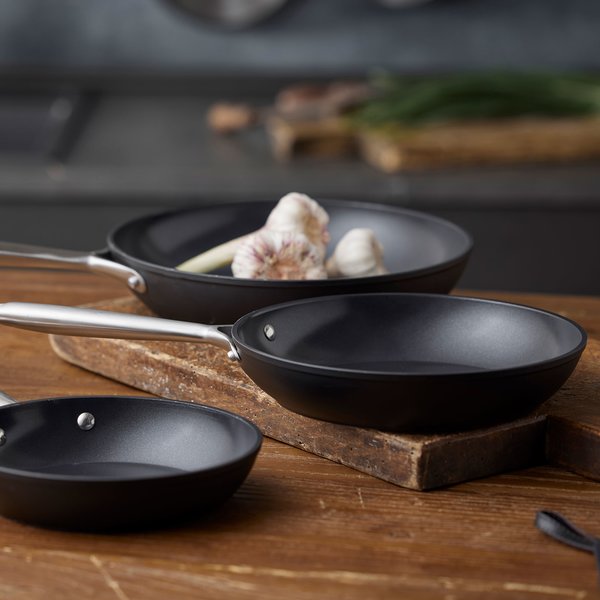 Travo stekepanne non-stick 24 cm, svart aluminium